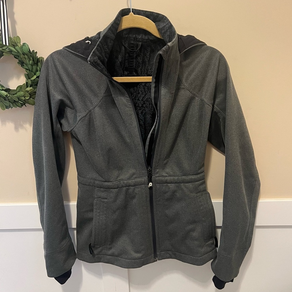 Lululemon Embark Softshell Waterproof Jacket Size 4